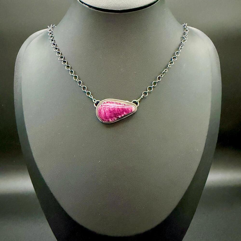 Purple Spiny Oyster Necklace – Sterling Silver
By Sheryl Martinez